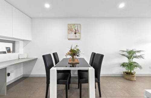 Hornsby Apartment | Beautiful Home close to Shopping Mall and Train Hornsby