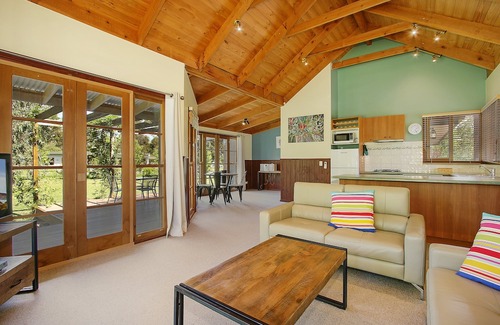 Beechworth Ski Chalet | Beechworth Cedar Cottages - spacious, private 1 Bedroom cottage close to town