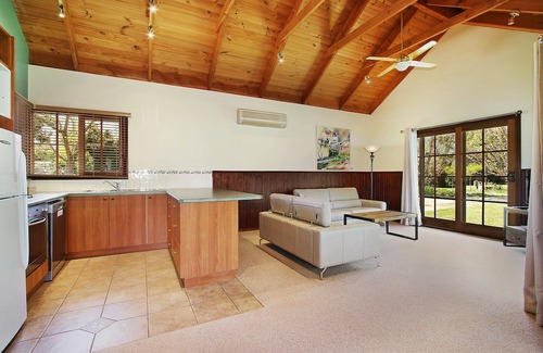 Beechworth Ski Chalet | Beechworth Cedar Cottages - spacious, private 1 Bedroom cottage close to town