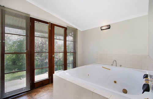 Beechworth Ski Chalet | Beechworth Cedar Cottages - spacious, private 1 Bedroom cottage close to town