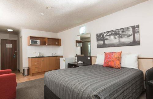 Hawker Hotel | Belconnen Way Hotel & Serviced Apartments