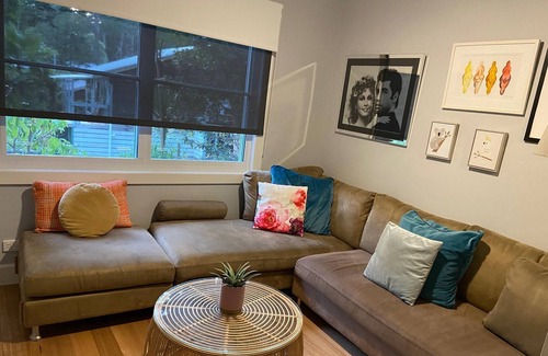 Belgrave House | Belgravia Cottage - Belgrave - Charming renovated Hills Home with touches of Art Deco - close to Puffing Billy!
