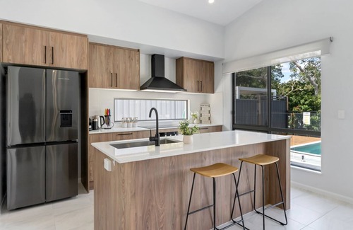Trinity Beach House | Belle Escapes Sea Bon