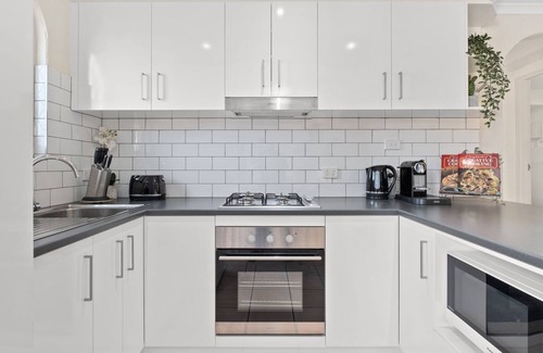 Glenelg Apartment | Belle Escapes - Sunny Siesta at Glenelg