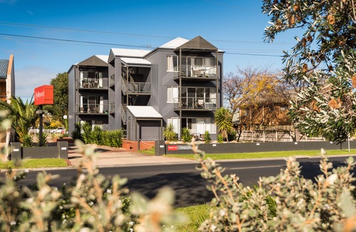 Lakes Entrance Hotel | Bellevue on The Lakes