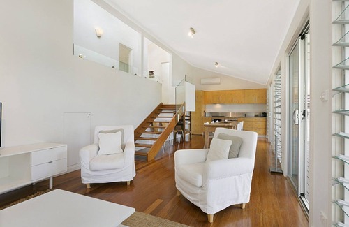 Pretty Beach House | Belvidere Cottage by HolidayCo.