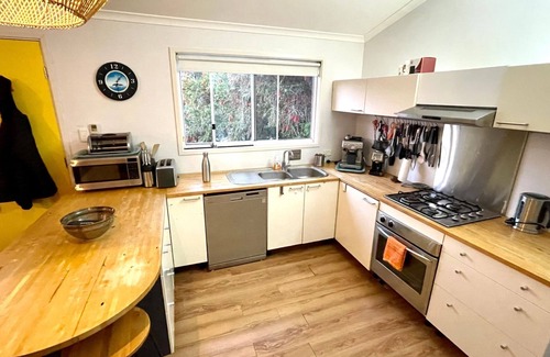 Kioloa House | Big Sur perfectly positioned in Kioloa, boasting all the modern amenities and Pet friendly
