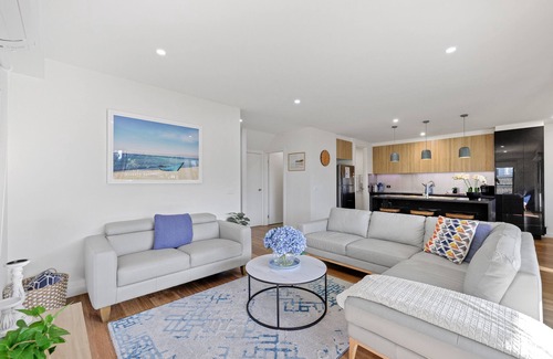 Cowes House | Birchwood Villa Cowes, Pool & Tennis in Complex