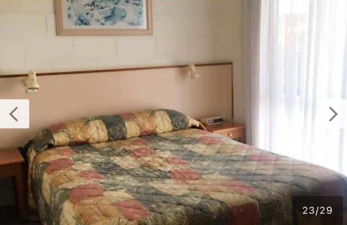 Lakes Entrance Apartment | Black swan motor inn