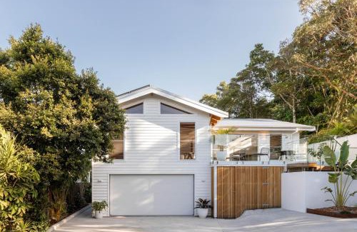 Suffolk Park House | Blackbutt House - Luxe Retreat With Pool and Sauna