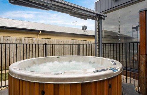 Cowes House | Bliss on Sanctuary in Cowes