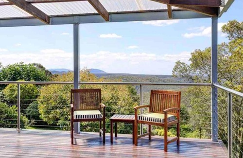 Wentworth Falls House | Blue Mountain Panorama 5 Bedrooms with Valley View
