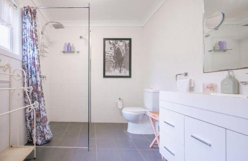 East Tamworth House | Bluebird Cottage