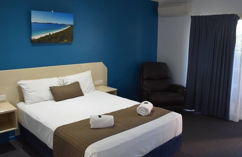 Bowen Hotel | Bluewater Harbour Motel