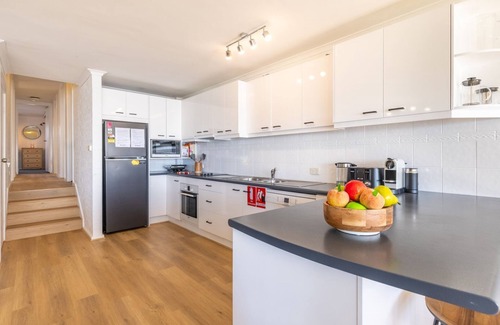 Soldiers Point Apartment | Boondelbah 4, 29 Soldiers Point Rd - waterfront bliss