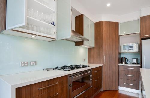 Glen Iris House | Boutique Stays - Maple on Kent