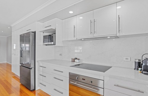 Glenorchy House | Bowden House -Huge Family Home In Hobart -8 Bedroom, 6 Bathroom, 5 Living zones