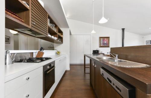 Lorne House | Breakers 12 - BYO Linen