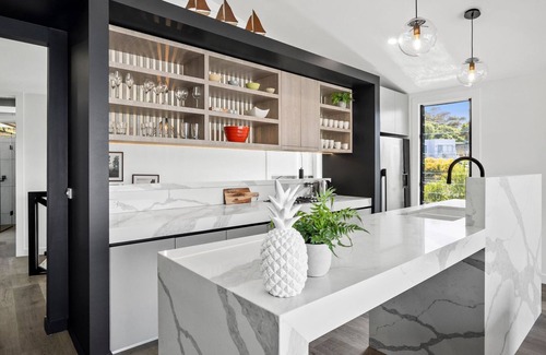 Lorne House | Breakers 4 - Contemporary Townhouse