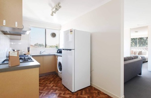 Flemington Apartment | Bright and Modern Pad in Flemington with Parking