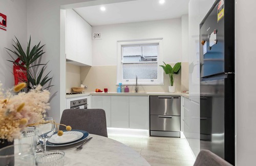 Bondi Beach Apartment | Bright and Spacious 2BR Bondi Apartment