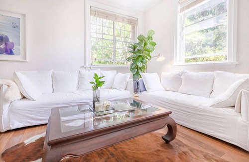 Darling Point Apartment | Bright Harbour Side 1 Bedroom Apartment H456