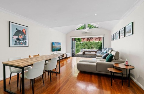 Balmain House | Bright modern home in great location close to City