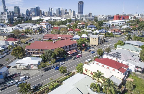West End Hostel | Brisbane Backpackers Resort - Group 8