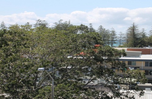 Burleigh Heads House | Burleigh Terraces 34, In the Heart of Burleigh