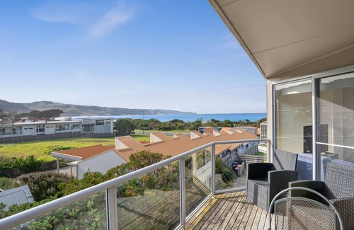 Apollo Bay Apartment | Butter Factory 9 - Absolute Central Position With Ocean Views