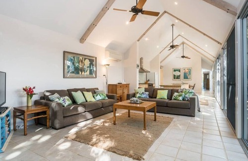 Byron Bay Apartment | Byron Bay Accom - Absolute Belongil Summerhouse 12 Childe Street