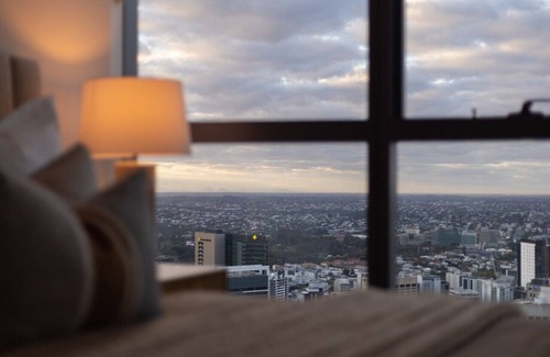 Brisbane Central Business District Apartment | Casino Haus | Stunning River and City Views