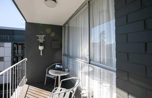 Launceston CBD Apartment | CBD apartment by the park. WiFi and Parking