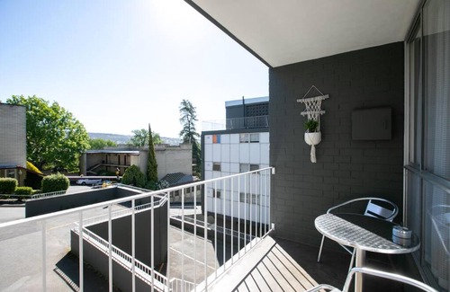 Launceston CBD Apartment | CBD apartment by the park. WiFi and Parking
