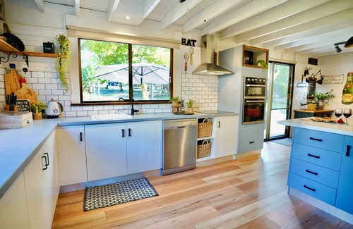 Halls Gap House | Cedar Country Retreat - Country style luxury