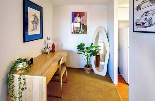 City West Apartment | Central Canberra 3BR , Views Pool Gym & Parking