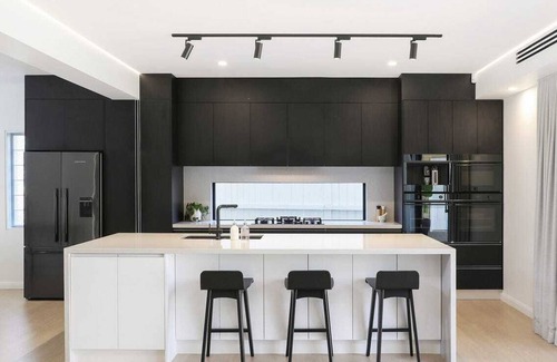 Bateau Bay House | Central Coast - Luxurious Beach House 400m walk to Beach & Cafes