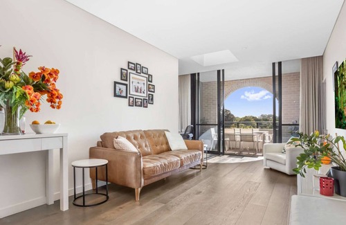 Glebe Apartment | Central entertainers delight with rooftop terrace and jacuzzi