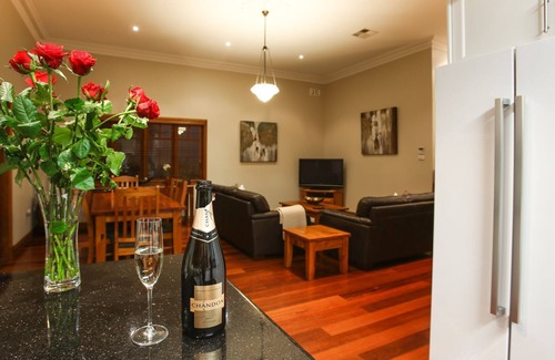 East Victoria Park House | Central Perth Short Stay - suits families and close to cafe strip