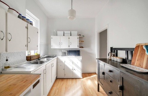 North Sydney House | Character home with modern comforts - free parking!