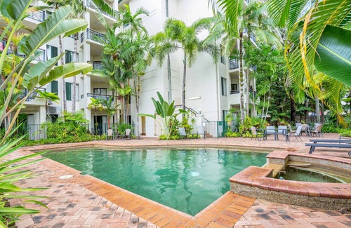 Cairns North Apartment | Charming Cairns Retreat, Perfect Location