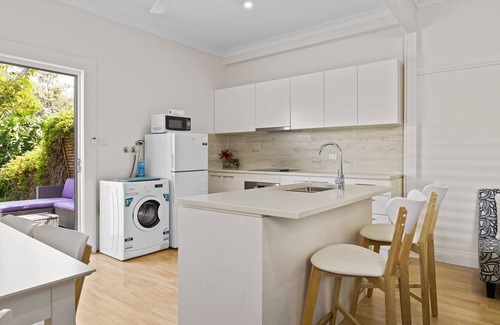 Swansea House | Charming Cottage by the Water
