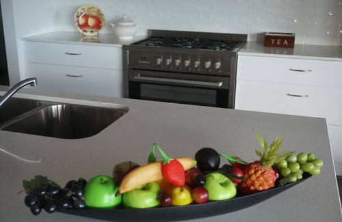 Truganina House | Cheerful 4 Bedroom Home In a Pleasing Location