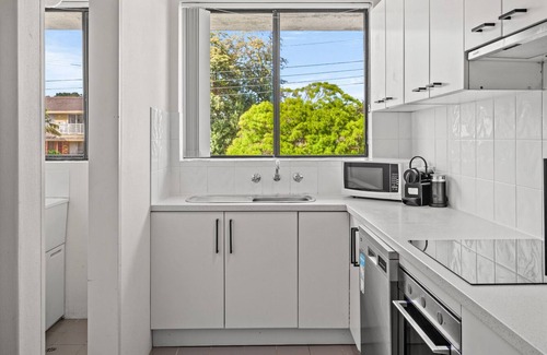 Long Jetty Apartment | Chic 2-Bed Apartment Near the Beach