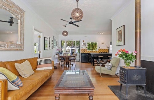 Byron Bay House | Classic Byron house. Walk to corner cafe and beach. Close to everything.