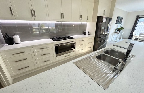 Moonta Bay Apartment | Coastal Epping Escape - New Home & Self Contained Unit in Moonta Bay