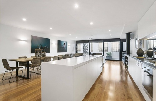 Sorrento Apartment | COLLINS Q1 LUXURY APARTMENT IN THE HEART OF SORRENTO VILLAGE