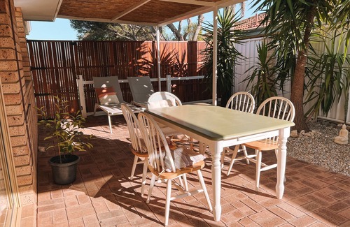 Halls Head House | Comfy, Peaceful & Cozy Home 400 Meters to the Beach & 5 min to Mandurah