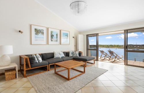 Noosa Heads Apartment | Commodore 8 Top Floor Views