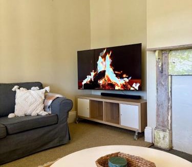 Armidale House | Constable's Cottage
